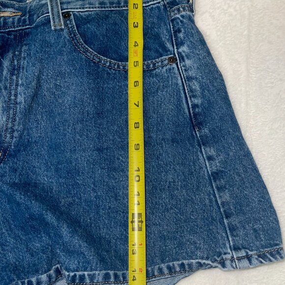 Levi's High Waisted Mom Jean Shorts Women 30x14 size 32 Blue Denim 100% Cotton - Picture 7 of 10